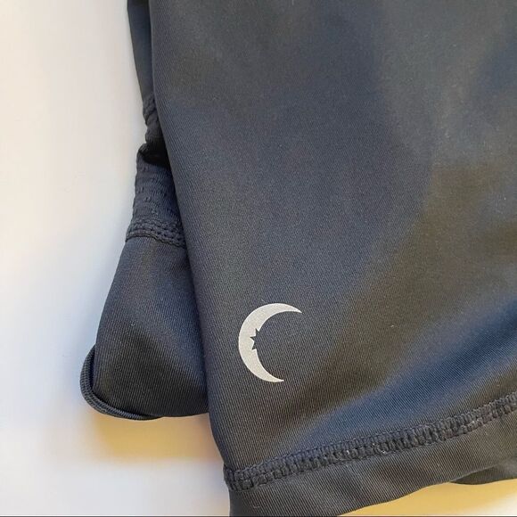 ZYIA Black Distance Zipper Tank. - Picture 6 of 6